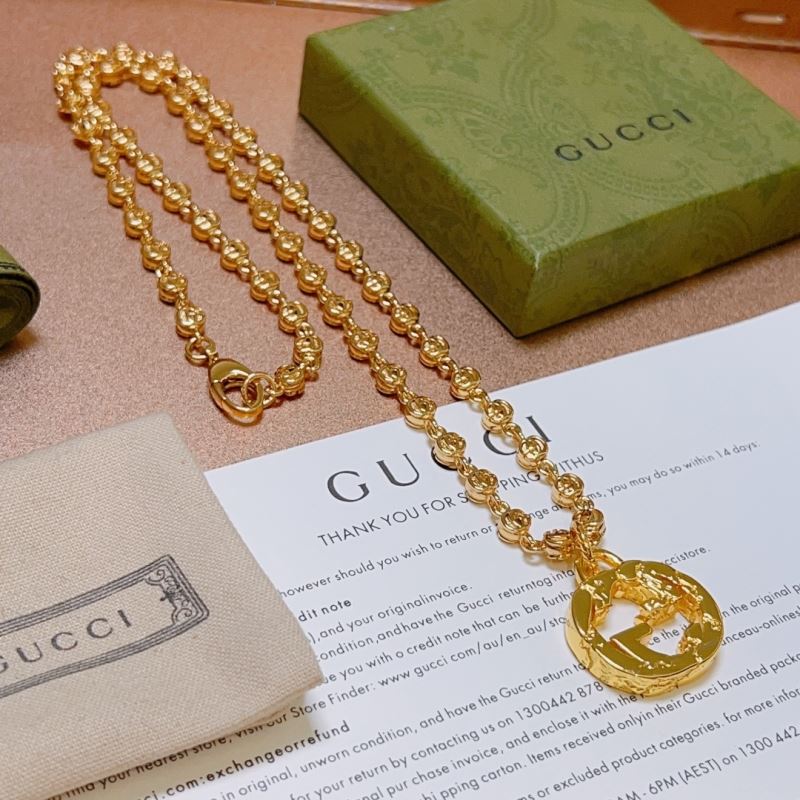 G*u*i necklaces